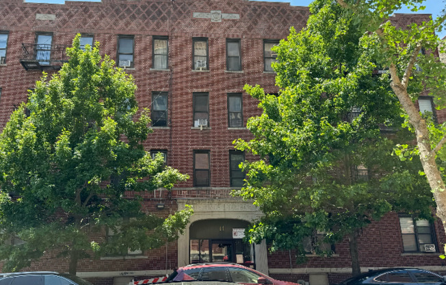 14 E 96 ST