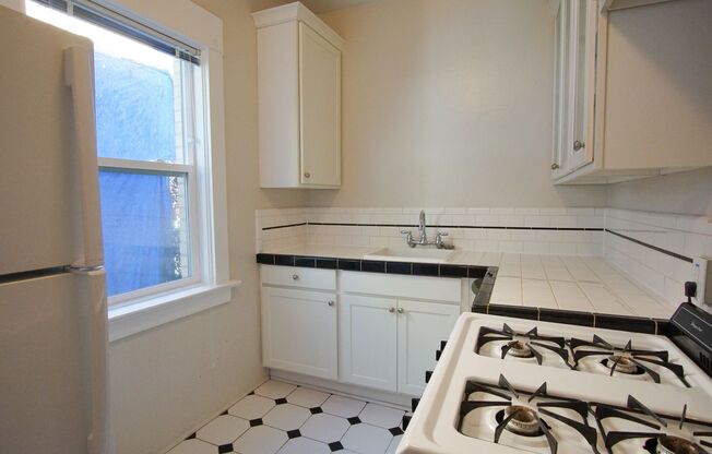 Studio, 1 bath, $1,125, Unit 06