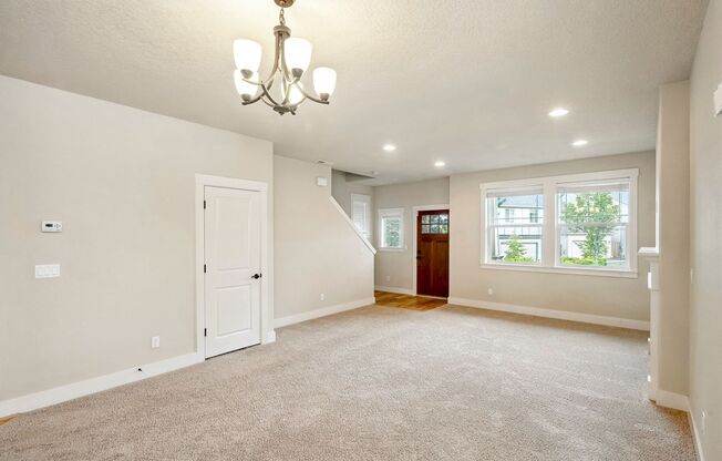 Clean, bright 3-bdrm/2.5-bath home in Bethany—HOA amenities, 2-car garage, fenced yard