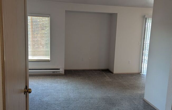 2 beds, 1 bath, 878 sqft, $1,775, Unit E202