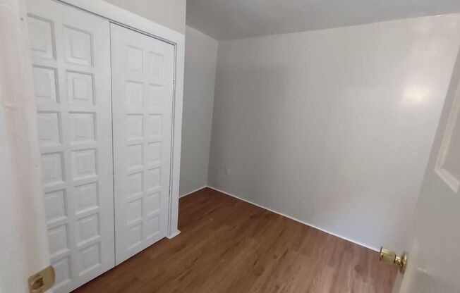 3 beds, 1 bath, $1,300, Unit 2