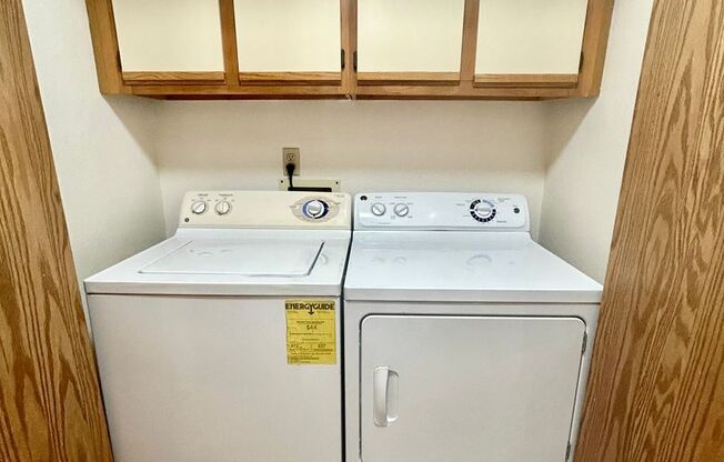 2 beds, 1 bath, 819 sqft, $1,786, Unit B203