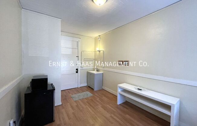 422 1/2 E BROADWAY AVE