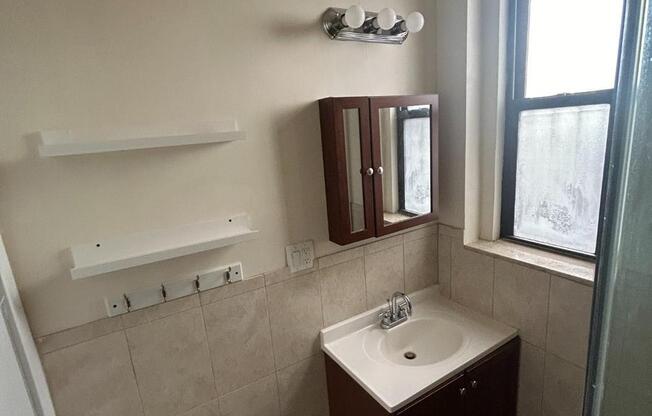 1 bed, 1 bath, $3,800, Unit 4E