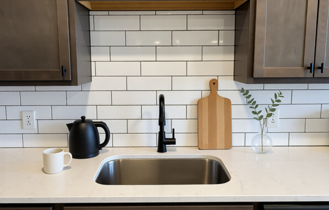 Studio, 1 bath, 585 sqft, $1,515, Unit 10009-204
