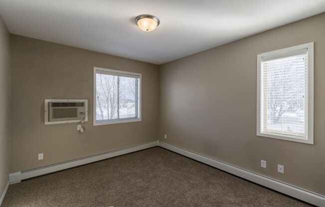 3 beds, 2 baths, 1,315 sqft, $1,580, Unit 201