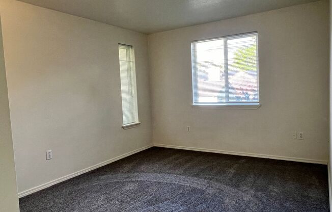 2 beds, 1 bath, 750 sqft, $1,125