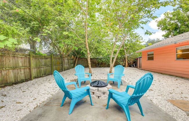 Charming 3/2 Available Now! Furnished or Unfurnished!