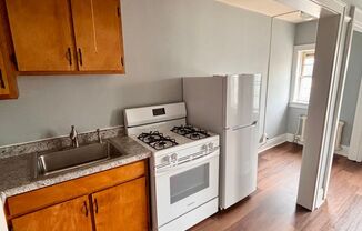 Studio, 1 bath, $795, Unit 18