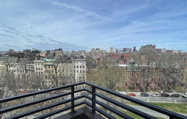 1 bed, 1 bath, 613 sqft, $4,300, Unit 809