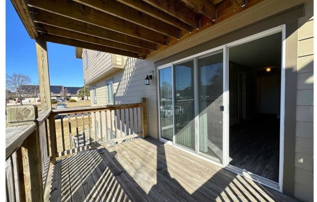 1 bed, 1 bath, 621 sqft, $975, Unit 6400-304