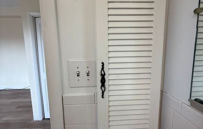 2 beds, 2 baths, 1,772 sqft, $2,200, Unit Old King Edward 61