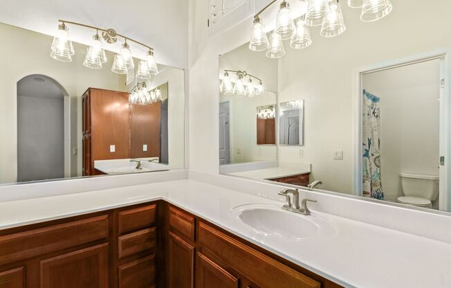 4 beds, 2.5 baths, $2,200, Unit #1171