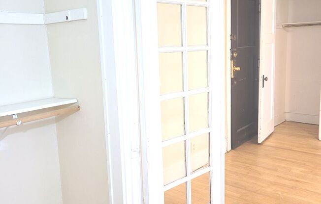 Studio, 1 bath, $875, Unit 25