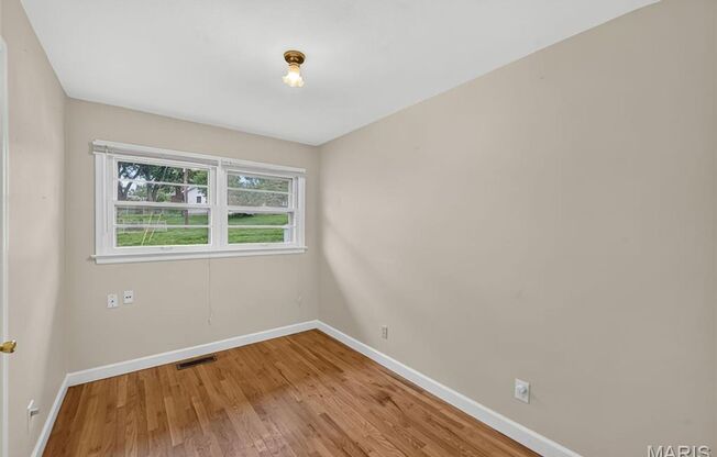 3 beds, 1 bath, 1,292 sqft, $1,900, Unit Barton Place- 45