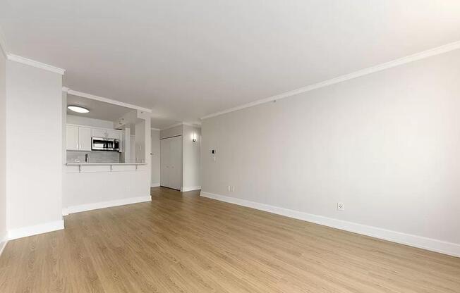 1 bed, 1 bath, 750 sqft, $6,000, Unit 16I