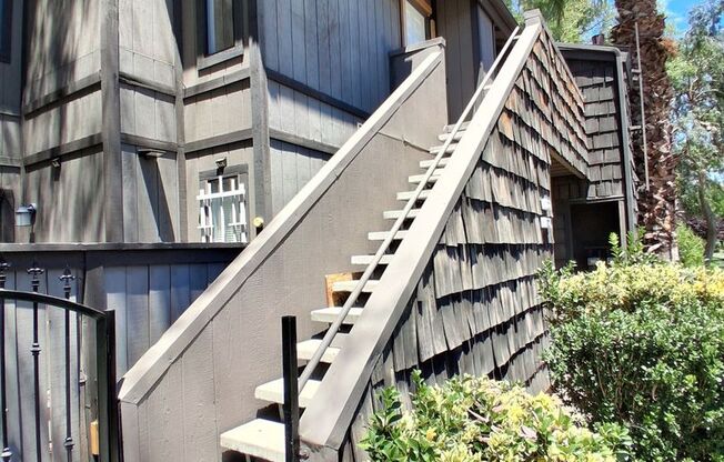 Beautifully Updated 2 Bedroom, 1 Bathroom Condo!