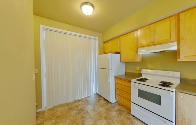 2 beds, 1 bath, $1,600, Unit 12