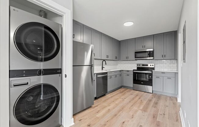 Maple Grove Apartments - Luxury and Convenience in Mundelein!