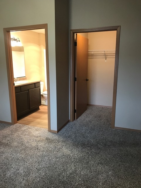 2 beds, 2 baths, 984 sqft, $1,375, Unit 25