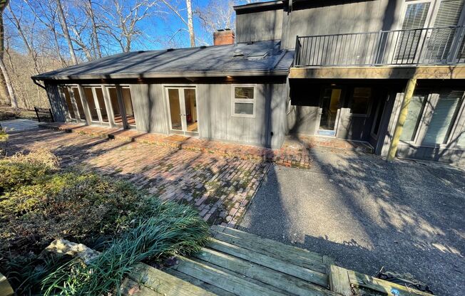 Glenview Hills HUGE 3 Bedroom 2.5 Bath Home with Privacy