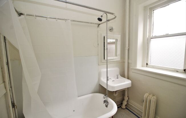 1 bed, 1 bath, 2 sqft, $925, Unit #107