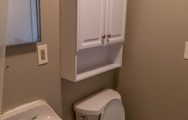 2 beds, 1 bath, $950, Unit Unit # 1 R (Rear)