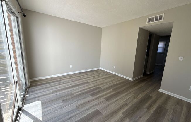 2 beds, 1.5 baths, 1,160 sqft, $949, Unit 605-E