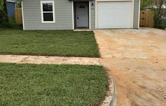 Move in Ready - 3 bedroom 2 bath 1 car garage