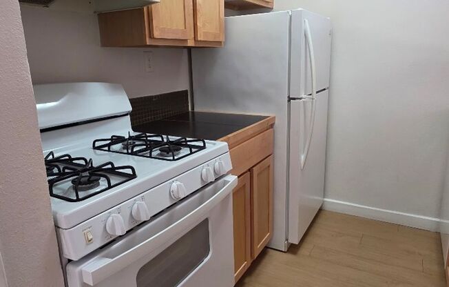 1 bed, 1 bath, 700 sqft, $1,054, Unit LAW11-225