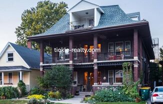 Large 2 Bedroom in Swillburg - Covered Porch
