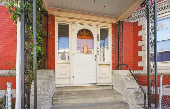 32 ASHLEY ST