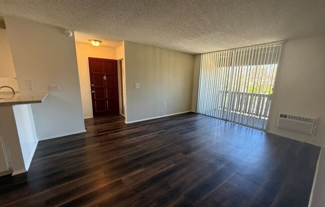 1 bed, 1 bath, 716 sqft, $2,150, Unit J010