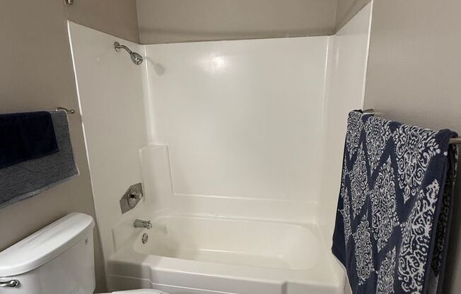 2 beds, 1 bath, 772 sqft, $2,325, Unit 37