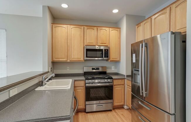 Spacious 4-Level Townhome with Loft in Cameron Station