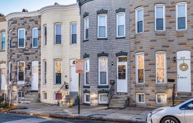 Charming Urban Living: 2BR Townhome with Modern Amenities in Pigtown