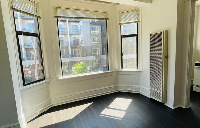 2 beds, 1 bath, 679 sqft, $2,050, Unit 319