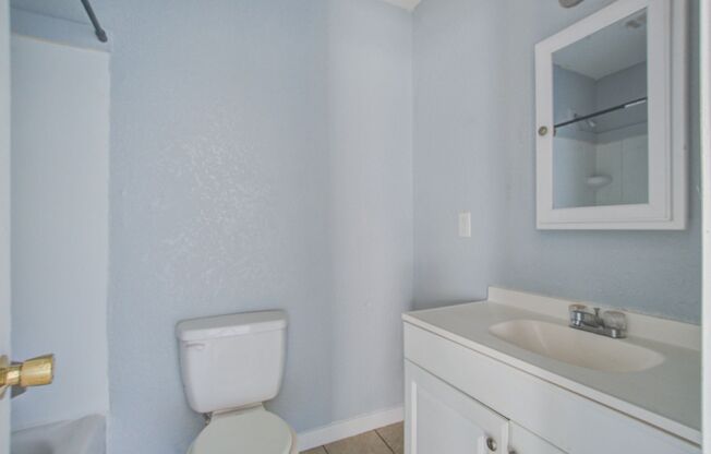 1 bed, 1 bath, 613 sqft, $850, Unit F2