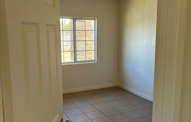 2 beds, 1 bath, $1,400