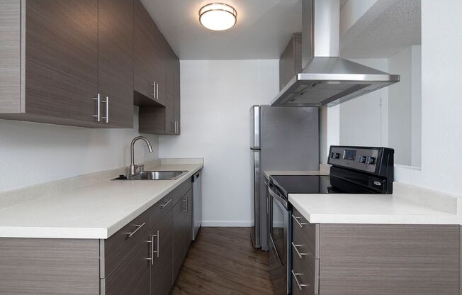 2 beds, 2 baths, 987 sqft, $2,895, Unit 40-10