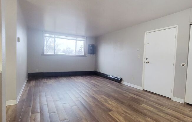 3 beds, 1 bath, 800 sqft, $889, Unit 50