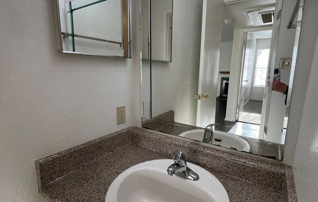 1 bed, 1 bath, 660 sqft, $1,040, Unit 209