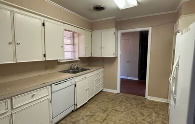 3 beds, 2 baths, $1,595