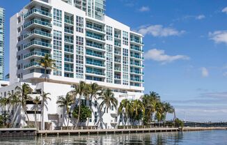 1/1 Boutique Building Edgewater