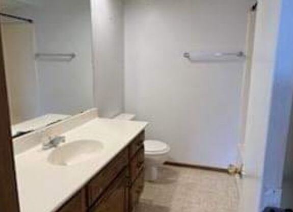 2 beds, 1.5 baths, $995