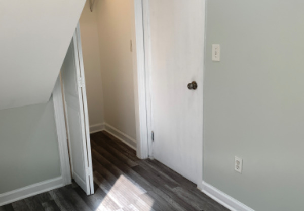 1419 W 51 ST