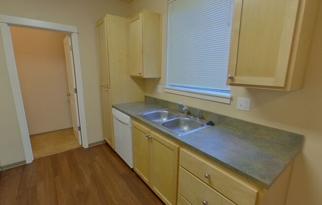 2 beds, 1.5 baths, $1,650, Unit 2