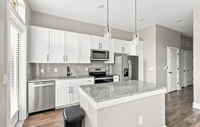 Studio, 1 bath, 640 sqft, $1,399, Unit 313 S1