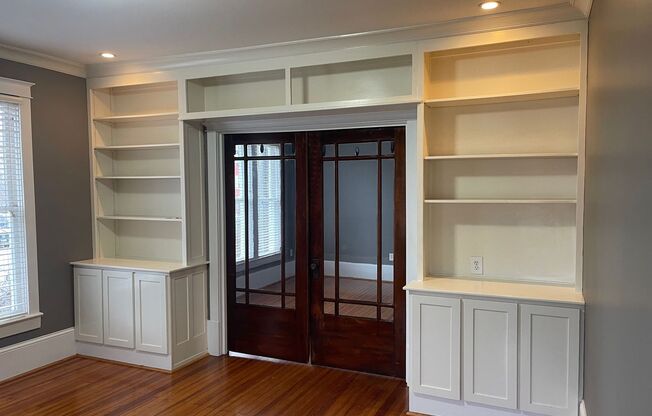 Sylvan Park bungalow, 4508a Park Ave.  2br, 1.5bath, Pets ok