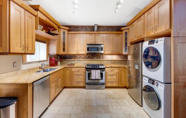 2 beds, 1 bath, 1,000 sqft, $5,250
